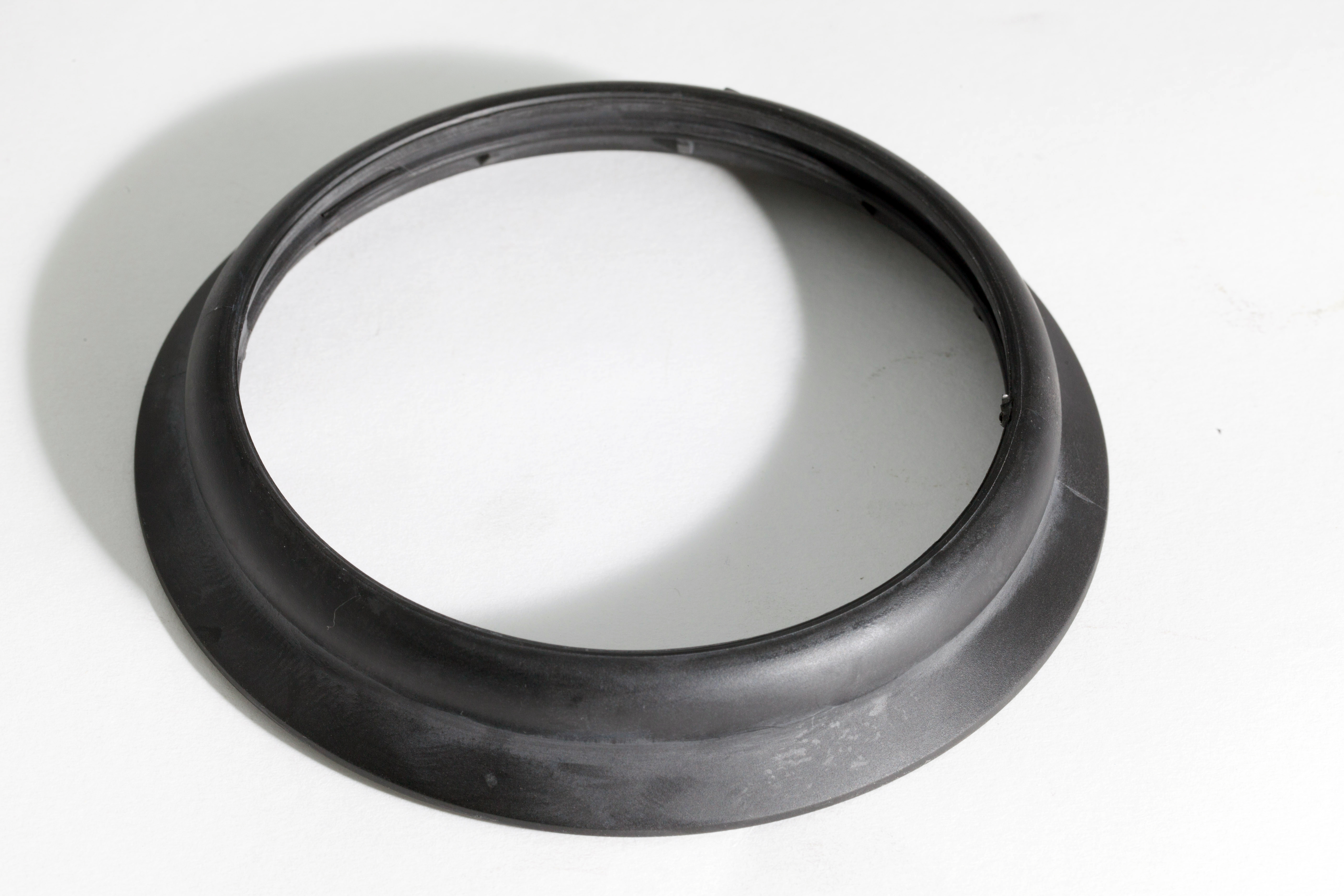 RUBBER SHROUD RH WITHOUT VACUUM